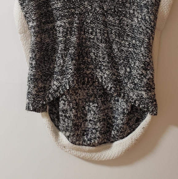 Women's Long Gray Short Sleeve Knit - Picture 2 of 2